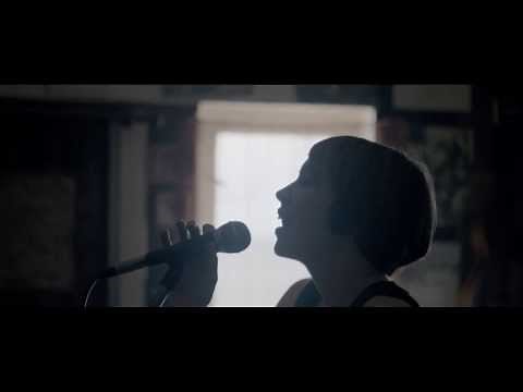 Hundreds - Circus (official music video)