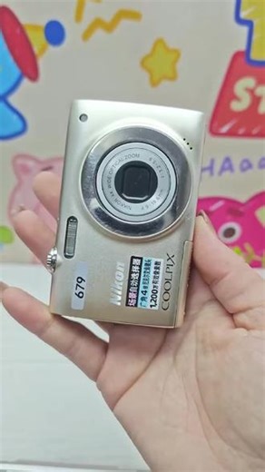 570💰编号679，尼康S2500，屏幕有贴膜 香槟色 功能正常 1200万像素 4倍光学变焦 出片冷白皮 不吃妆容 原图直出 内置多种滤镜模式调节 配件：万能充➕电池➕内存卡➕读卡器➕typec 转接口（苹果需自备）➕精美手链➕贴#相机 #ccd #出ccd #出片