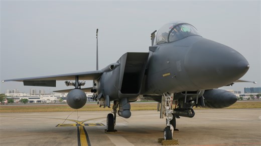 This F-15 Was Able To Land With Just One Wing, Here's How - SlashGear
