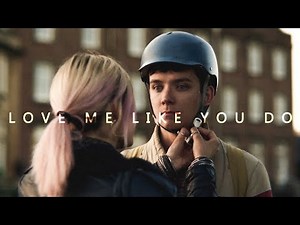 Maeve & Otis | LOVE ME LIKE YOU DO