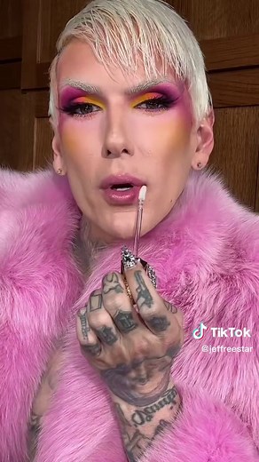 Is the new $62 #lipgloss by fashion brand Jimmy Choo Jeffree Star Approved?! 😐 #makeupreview #beauty #jeffreestar #makeup