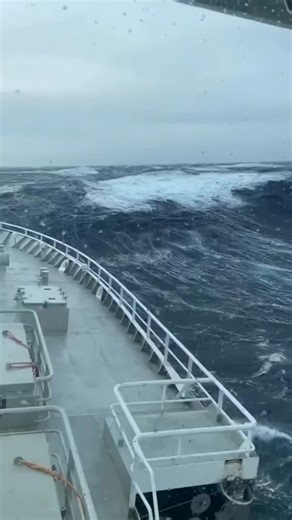 ocean waves sea waves deep sea big waves giant waves power of ocean calm ocean storm waves relaxing waves satisfying ocean nature power beautiful sea blue ocean ocean view #Ocean #Waves #Sea #OceanWaves #SeaWaves #DeepSea #BigWaves #GiantWaves #OceanView #Nature #NatureLovers #Relaxing #Satisfying #Trending #Viral #FYP #ForYou