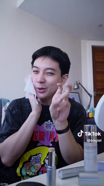 Skin Care Tips for Oily Skin Using ISSY's Skin Stick