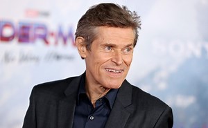 El hilarante video en el que Willem Dafoe se ríe de sus dientes