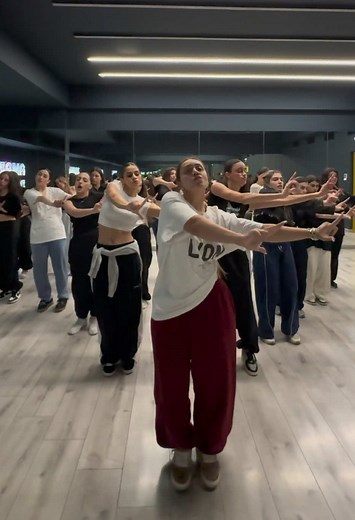 Amaras Dance Studio: Stunning Dance Performance