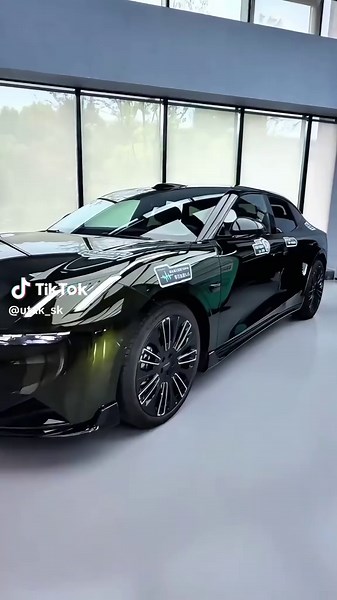 Lynk & Co 10 EM-P: Born to Stand Out The all-new Lynk & Co 10 EM-P is here — bold design, electrifying power, and smart tech in one stunning package. Head-Turning Design Striking split headlights with signature “h”-shaped DRLs Sleek fastback silhouette with hidden handles Glossy paint that dances with the light Up to 21