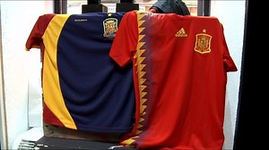 Ésta sí es la verdadera camiseta republicana de la selección española