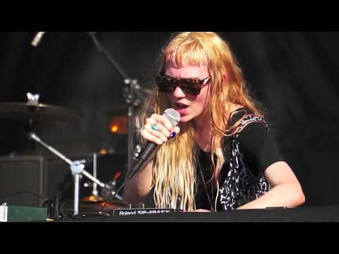 Grimes - Genesis (live at Ottawa Bluesfest 2012)