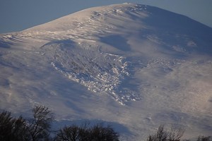 Avalanche warning in Pentland Hills as striking image shows full depth slab avalanche