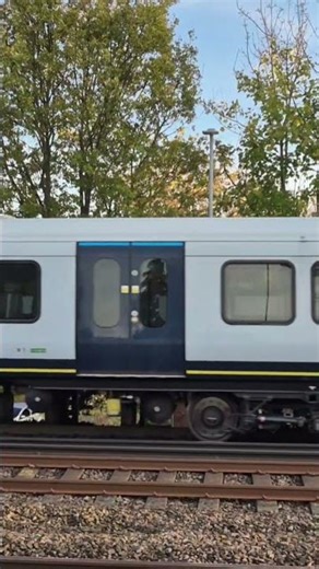 701033 leaves Byfleet and New Haw for Woking