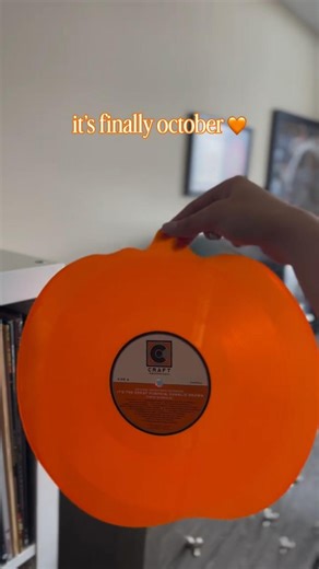 This Halloween, let classic music set the festive mood! Halloween Pumpkin Limited Vinyl features a unique orange pumpkin design and original master recordings, perfectly capturing the iconic soundtrack. Whether for collecting, playing, or decorating, it’s the ultimate way to celebrate Halloween! 🔹 Limited edition, individually numbered 🔹 Complete original soundtrack tracks 🔹 Perfect for a festive atmosphere | Household Solutions Hub