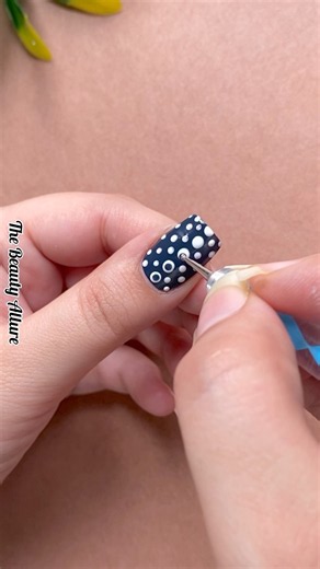 💅🦋Easy dot nail art design #nails #dot #nailtutorial