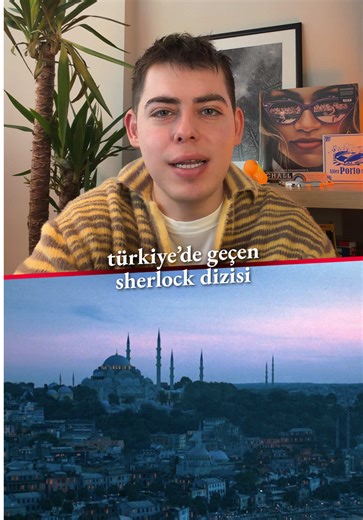 Türkiye'de geçen Sherlock dizisi? 🇹🇷 Guy Ritchie imzalı Young Sherlock dizisi, Sherlock Holmes'ün gençliğine odaklanıyor. Sherlock'un Moriarty ile tanıştığı ve hatta vakaları birlikte çözdüğü yıllarda geçiyor. Mycroft da sürecin bir parçası tabii ki. Hikâyenin gidişatında önemli bir durak da Türkiye. Önce İstanbul, sonra da Kahramanmaraş karşımıza çıkıyor. İlk sezon @Prime Video Türkiye yayında 🕵🏻‍♂️ #tanıtım #neizlesem #sinema #filmönerileri