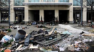 Massive aquarium holding 1,500 exotic fish ruptures