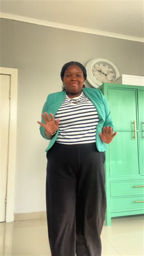 Here’s a mini OOTD , it’s a ‘no heels Monday’ this side