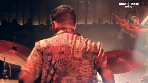 【Strating Tonight】ALFREDO RODRIGUEZ TRIO ついに今夜スタートするアルフレッド・ロドリゲス・トリオ公演。 巨匠クインシー・ジョーンズに捧げる渾身のステージ。 ジャズとラテンを組み合わせたアルフレッドならではの音楽スタイル、情熱的なピアノプレイ、見るものを魅了するエンターテイメント性にご注目ください。 公演予約受付中！/ ALFREDO RODRIGUEZ TRIO 3.18 tue., 3.19 wed., 3.20 thu. https://www.bluenote.co.jp/jp/artists/alfredo-rodriguez/ 〈Member〉 Alfredo Rodriguez(p) Swaéli Mbappé(b) Michael Olivera(ds) | BLUE NOTE TOKYO