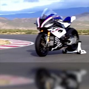 BMW、世界で750台限定のレース向けバイク「HP4 RACE」を生産開始！ 最高出力215PS、最高速度300km/hで1,000万円！/via BMW | 1CAR / ワンカー