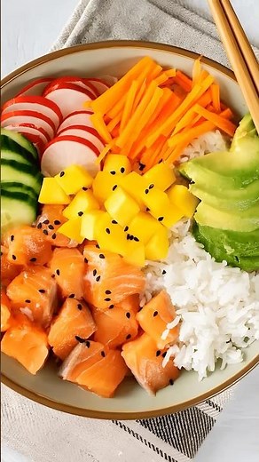 Poke bowl saumon, avocat et mangue ⭐ #Pokebowl #saumon #mangue