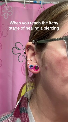 The itching might be the worst stage but hey, that means healing is almost done 😍 also the spongebob goes perfect with my shower curtain 😂 #earpiercing #piercing #piercingtok #healingpiercing