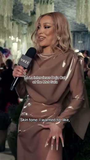 La la interviews Doja cat at the Met Gala