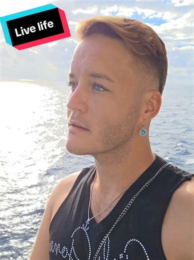 Live ! #seanoftheseas #seanonland #cruise #royalcaribbean #rhapsodyoftheseas @Royal Caribbean