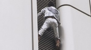World-famous French climber Alain Robert - known as "Spider-Man" - illegally scaled Frankfurt's highest building, dressed as a cowboy and without a harness.