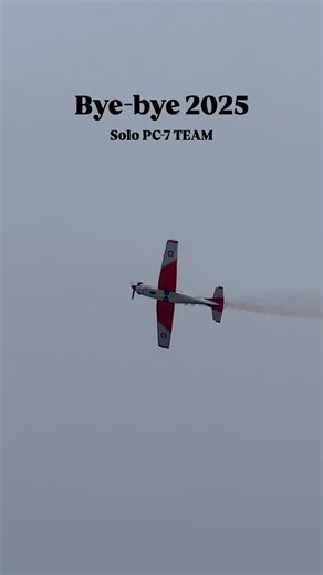 @kerosin_no_5 on Instagram: "Thank you for all delightful moments and great friendships in 2025. PC-7 soloist performance feb. 2025 #pc7team #pc7 #pc7_team #pilatusaircraft #formationflying @pc7_team @pilatusaircraft @patrouillesuissefanclub @schweizer.luftwaffe @swissairforce @armee.ch @sphair_talents_for_the_sky"