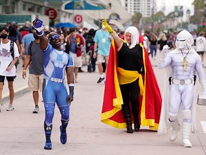 Ryan Reynolds, Hugh Jackman, Jennifer Coolidge Among Comic-Con Stars