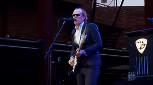 Joe Bonamassa King Bee Shakedown Redemption - Live at Red Rocks Follow or stream Joe here: https://joeb.me/FolloworStreamJB | Joe Bonamassa