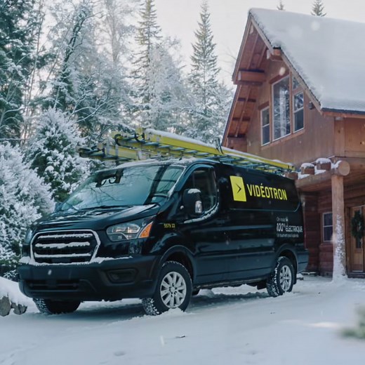 Honnêtement, on sait pas si le père Noël et le lutin dans notre pub sont vraiment des acteurs. 🥸 #videotron #noel