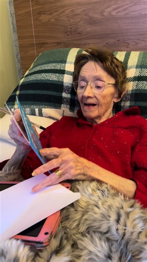 Grannie-Jeannie's Beautiful Handwriting Despite Challenges