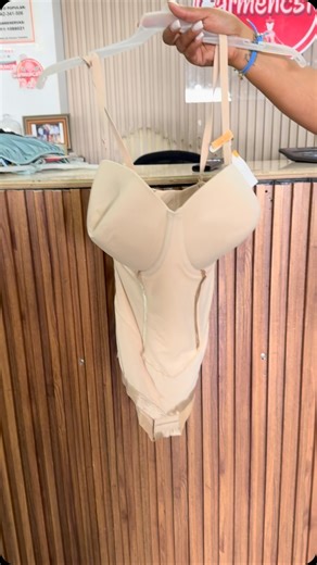 Carmen Ceballos on Instagram: "Size 40DD $950 nueva"