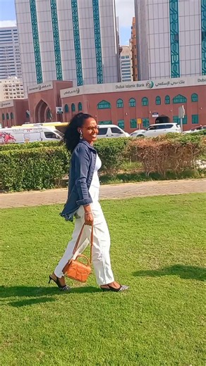 Walking Through Urban Greenspaces: Fashion Inspiration