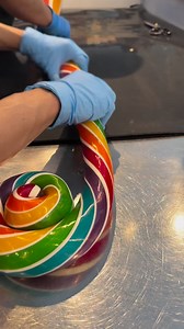 Ready to make a giant carnival lollipop! Your thoughts?🍭 #lollipop #giantlollipop #carnivalPrêt à fabriquer une énorme sucette de carnaval ! Vos impressions ? 🍭#candymaking #howto #candymaker #handcrafted #montreal | CandyLabs