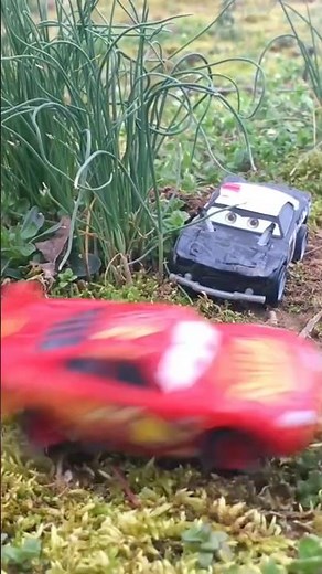 Disney Pixar Cars: Lightning McQueen VS Sheriff – Chase Incoming?!