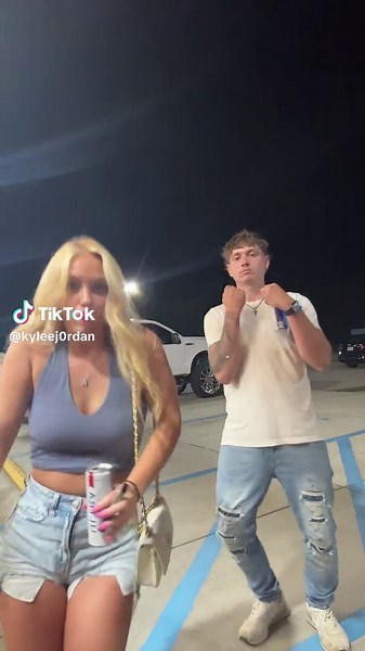 kylee jordan💋 (@kyleej0rdan)’s videos with Hand Clap - BlitzMix - Doddie Savage