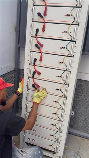 Connecting 12 pieces of 5kwh/51vdc lithium batteries and a controller all connected in series giving a total of 612vdc to power a 50kva high voltage Felicity # # felicity 50kva | Decimal tech