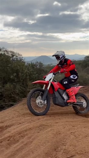 Connor Ericsson on Instagram: "Electric slide ⚡️"