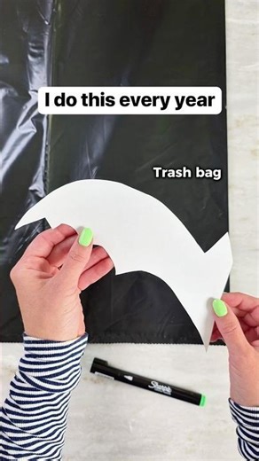 How to create spooky bat decor on windows using trash bags and water #bats #halloweendecor