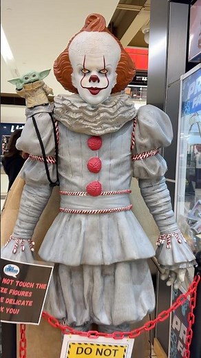 Lifesize Pennywise 🎈 #pennywise #horror #halloween #horrormovies #horrormovie #movie #movies