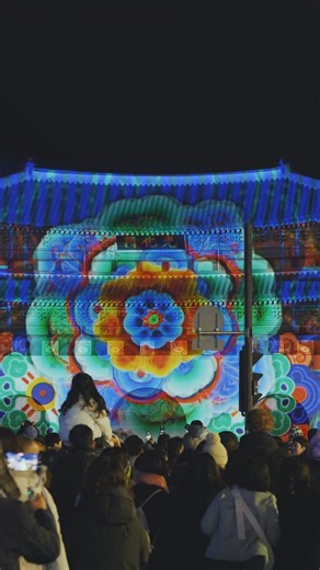 Korea’s largest countdown to welcome the New Year 2026 #SeoulLightGwanghwamun 🌄 “Seoul Light Gwanghwamun,” which began on December 12 with a spectacular opening lighting ceremony, has been drawing huge attention! ✨ By the 14th day of the event, which fell on Christmas, it had already surpassed a cumulative total of 1.97 million visitors, showing its tremendous popularity! 🔥 Here, filled with the warmth of the year-end season, Korea’s largest countdown to mark the end of 2025 begins! 🌉 Media a