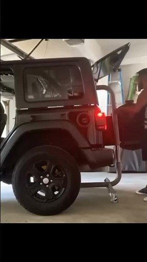 Rollnjack one person Jeep Wrangler and Bronco 6G hardtop removal, storage and installation device