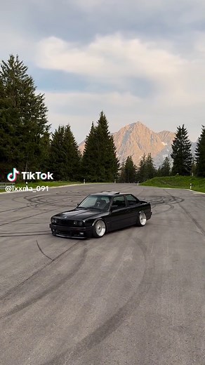 save as wallpaper🖤🤌🏻 #bmw #325is #325i #gusheshe #stanced #bagged #mpower