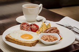 Mengapa Telur Ceplok Disebut Telur Mata Sapi? | Adjar