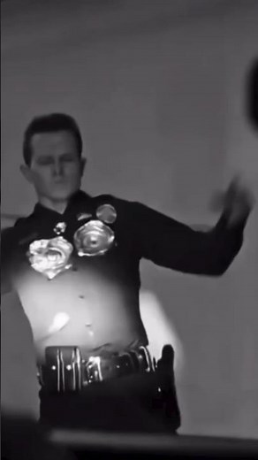 The T-1000's INSANE Sprint is Pure Nightmare Fuel 🏃‍♂️ (Escape 3/3) #shorts #terminator #movieclip