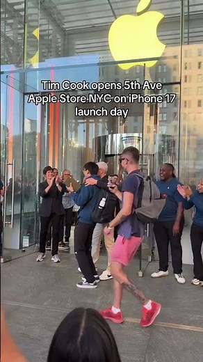 iPhone 17 Launch Day: Tim Cook @ Apple Store 5th Ave