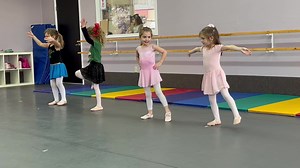 Love watching Ellie and her friends at Dance class The Thomas Dance Studio 🎄🎄🎄 | Bob Pompeani