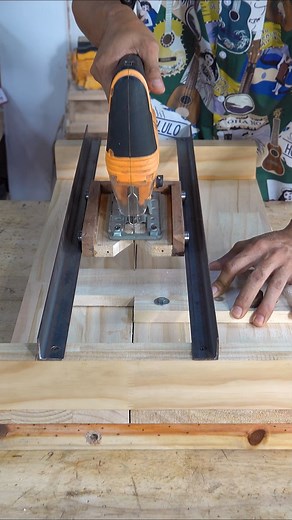 1.4M views · 19K reactions | Woodworking Crafts and Tips Making SawJig Rail Guide #sawjig #rail #guide #woodworking #woodwork #carpenter #tricks #carpentry #Jig #toolstips #craft #making #hack #tips #sanding #woodcraft | Woodworking Crafty | Facebook