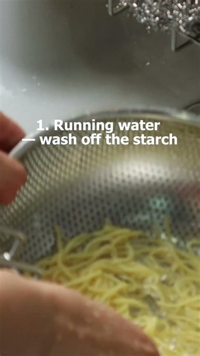 Why Japanese cold noodles have that bounce — rinse them twice 🍜❄️ #ramenhero #hiyashicyuka