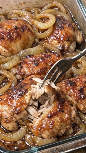 🍗🧅 Honey Garlic Baked Chicken Thighs with Onions